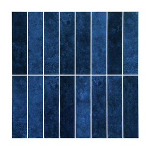 Vista frontal de azulejo autoadhesivo estilo columna Azul Noche para cocina o baño.