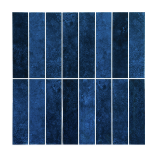 Vista frontal de azulejo autoadhesivo estilo columna Azul Noche para cocina o baño.