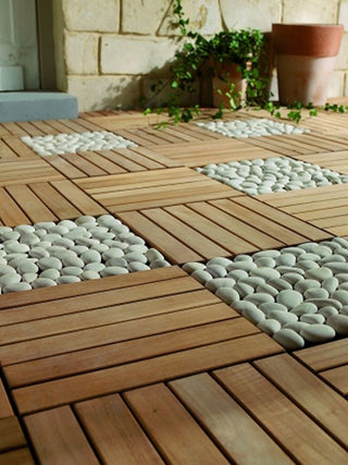 Piso Piso Vertical Gold estilo vertical color gold instalado en terraza