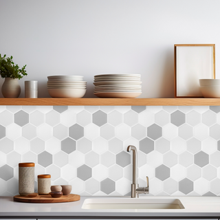 Azulejos autoadhesivos Hexágono Grises estilo hexágonos decorando pared de cocina elegante.