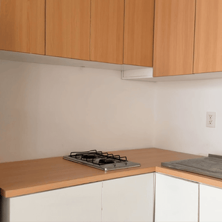 antes y despueés de cocina con azulejos adhesivos